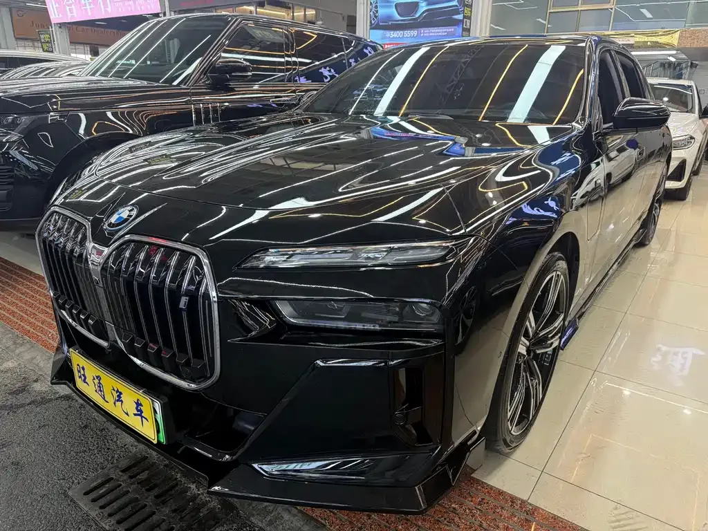 BMW i7 — фото 1