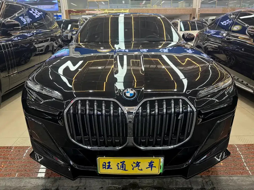 BMW i7 — фото 9