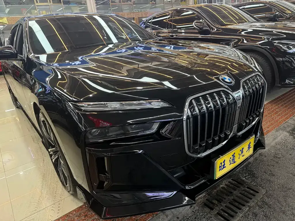 BMW i7 — фото 8
