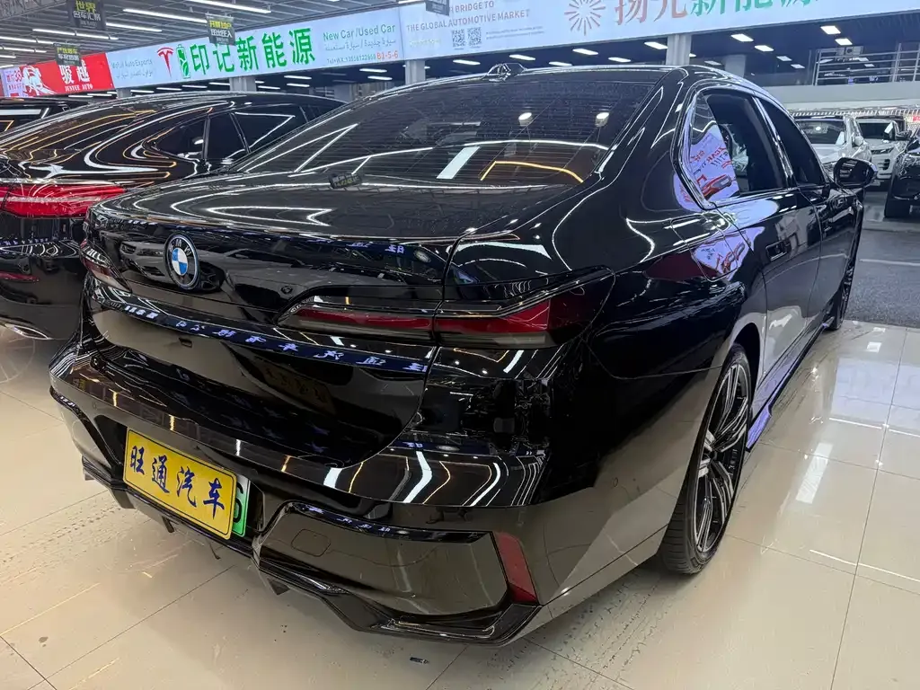 BMW i7 — фото 10