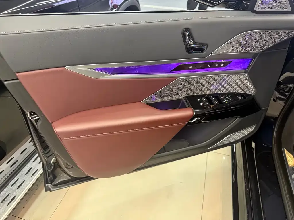 BMW i7 — фото 2