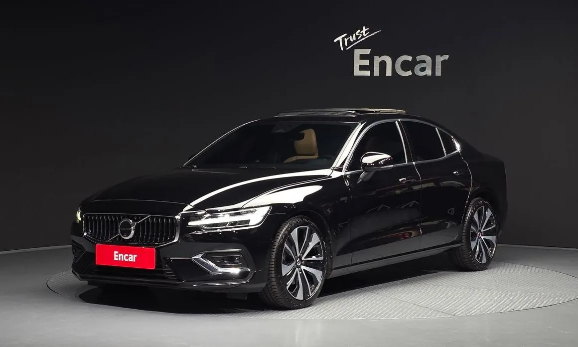 Volvo S60 — фото 1