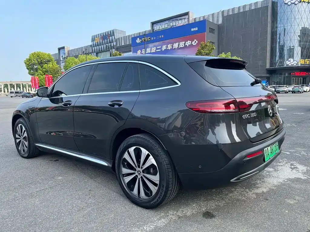 Mercedes-Benz EQC — фото 10