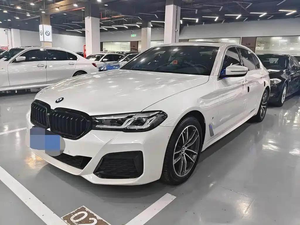 BMW 5 Series — фото 1