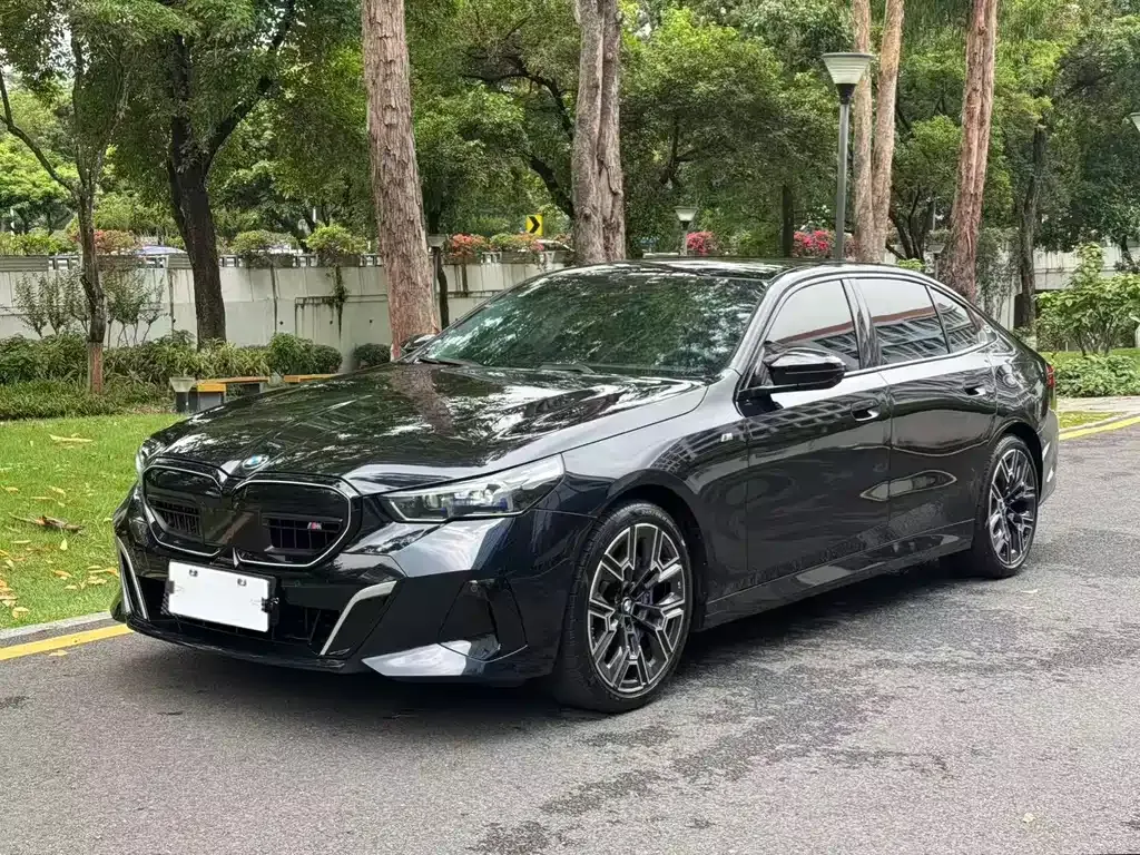 BMW 5 Series — фото 10