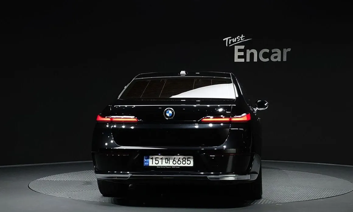 BMW 7-Series — фото 4