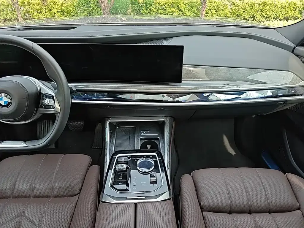 BMW 7 Series — фото 10