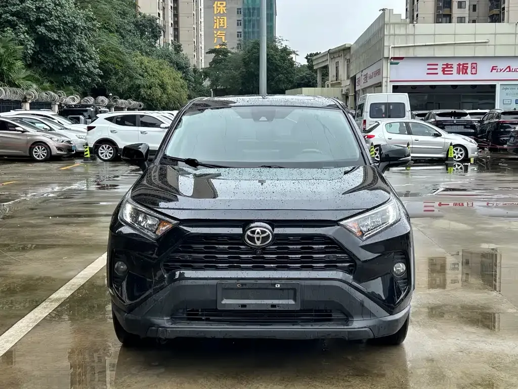 Toyota RAV4 — фото 7