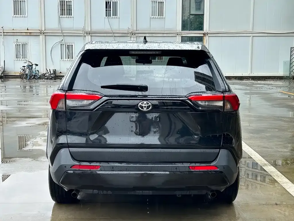 Toyota RAV4 — фото 5