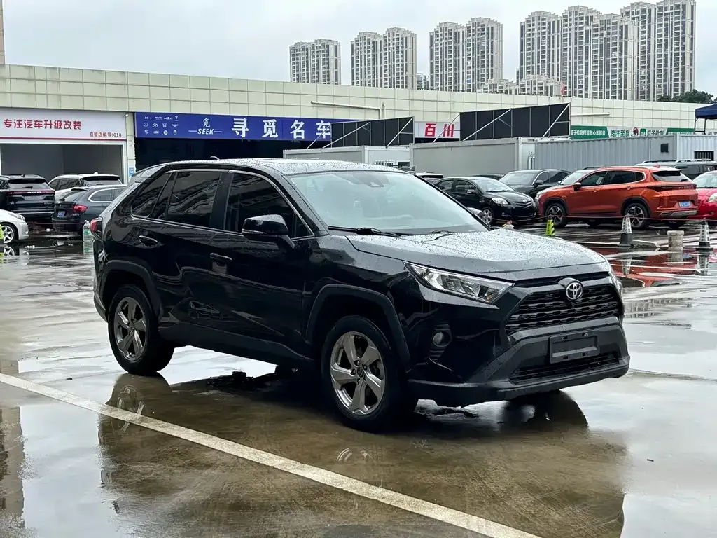 Toyota RAV4 — фото 6
