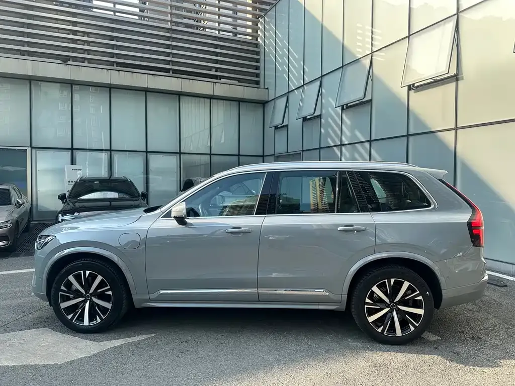 Volvo XC90 PHEV — фото 9