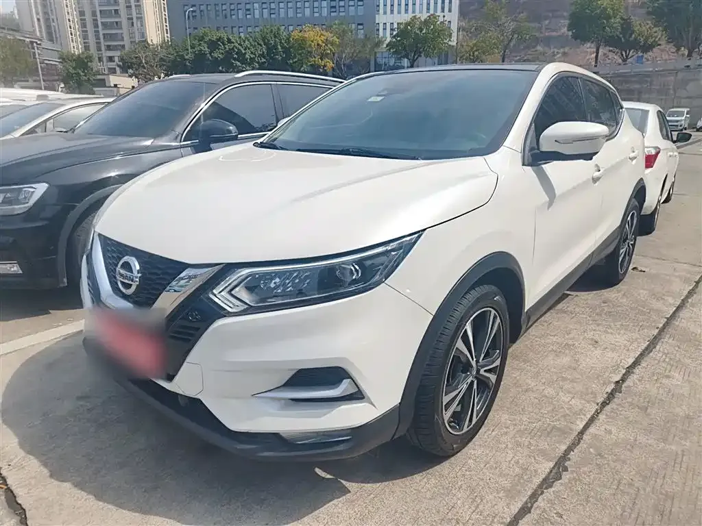 Nissan Qashqai — фото 1
