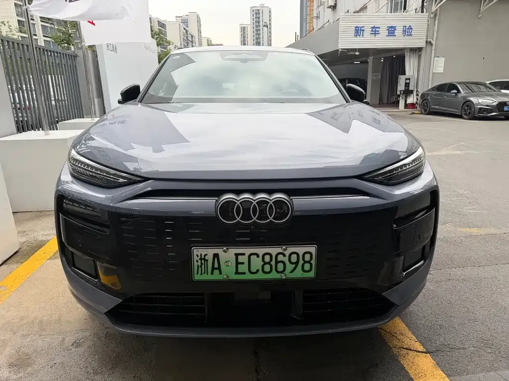 Audi Q6L e-tron — фото 8