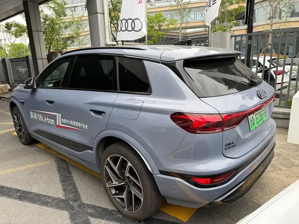 Audi Q6L e-tron — фото 9