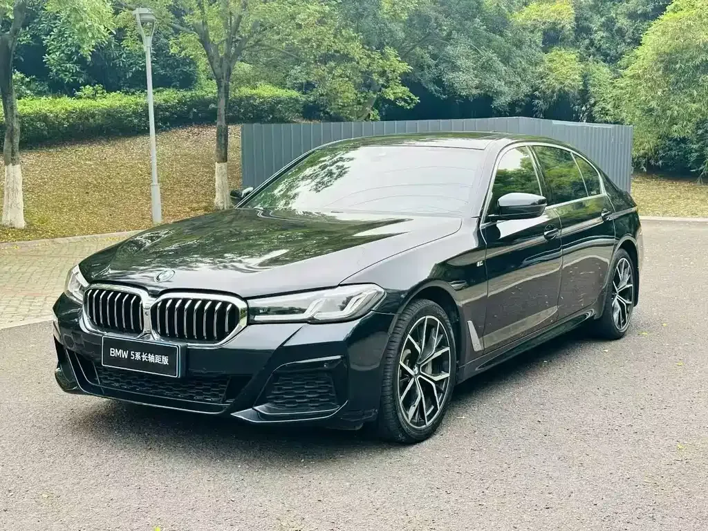 BMW 5 Series — фото 1