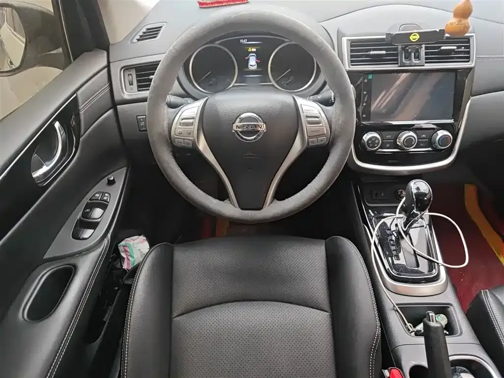 Nissan Tiida — фото 10