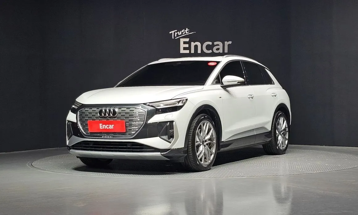 Audi Q4 e-tron — фото 1