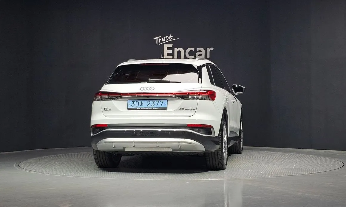Audi Q4 e-tron — фото 10