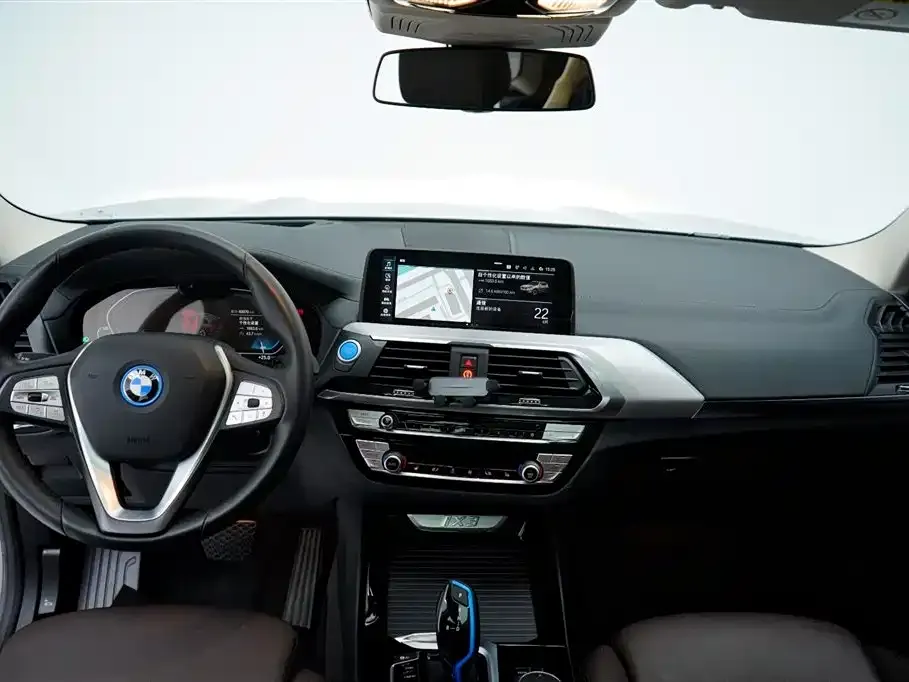 BMW iX3 — фото 9