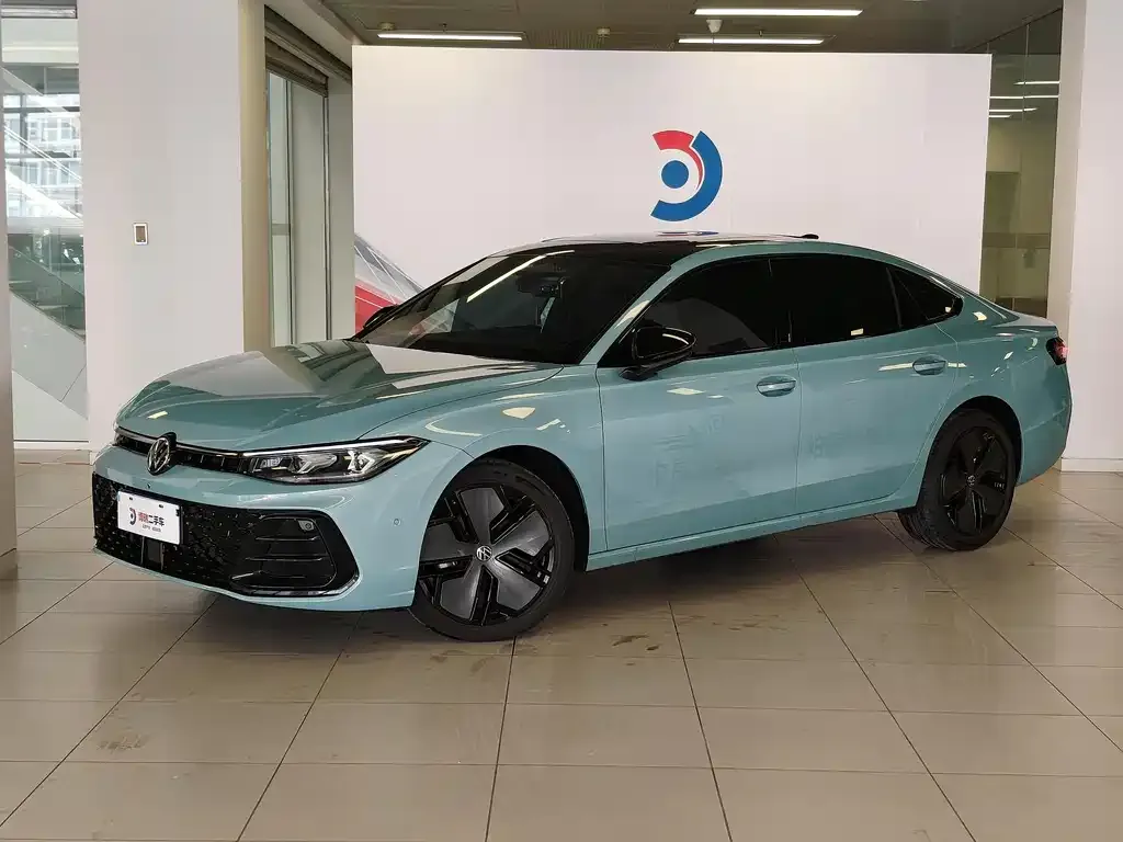 Volkswagen Passat — фото 1