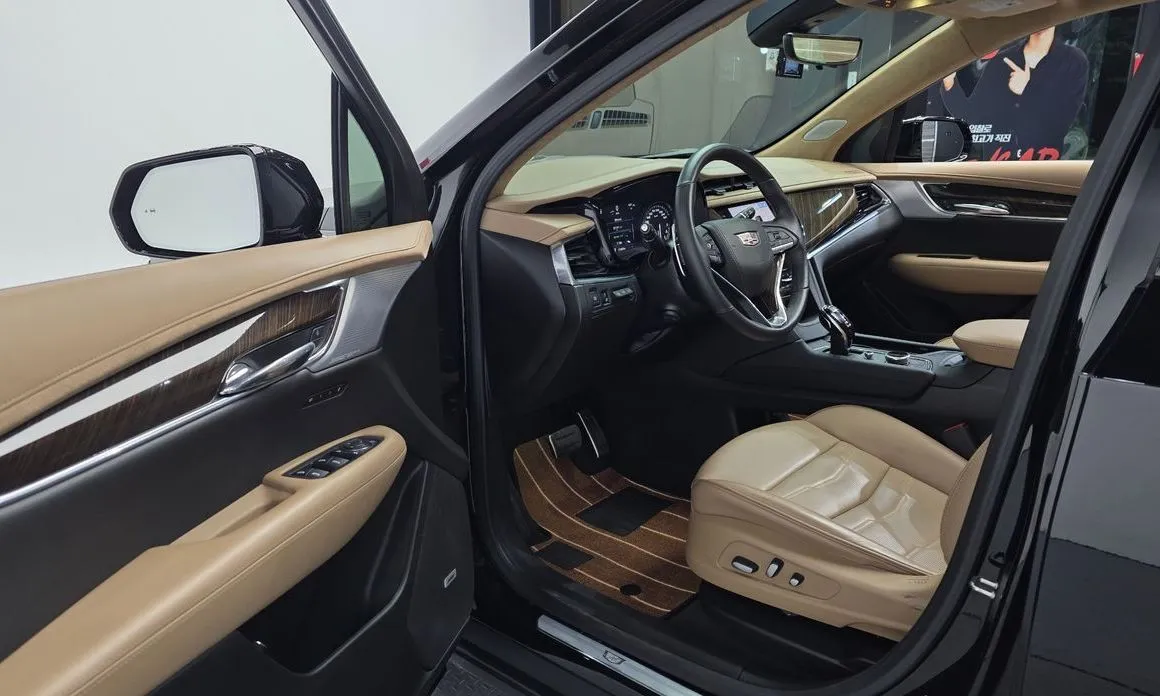 Cadillac XT6 — фото 10