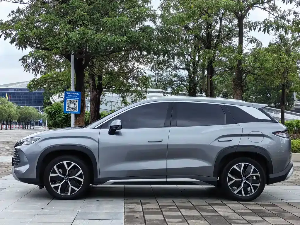 BYD L DM-i — фото 8