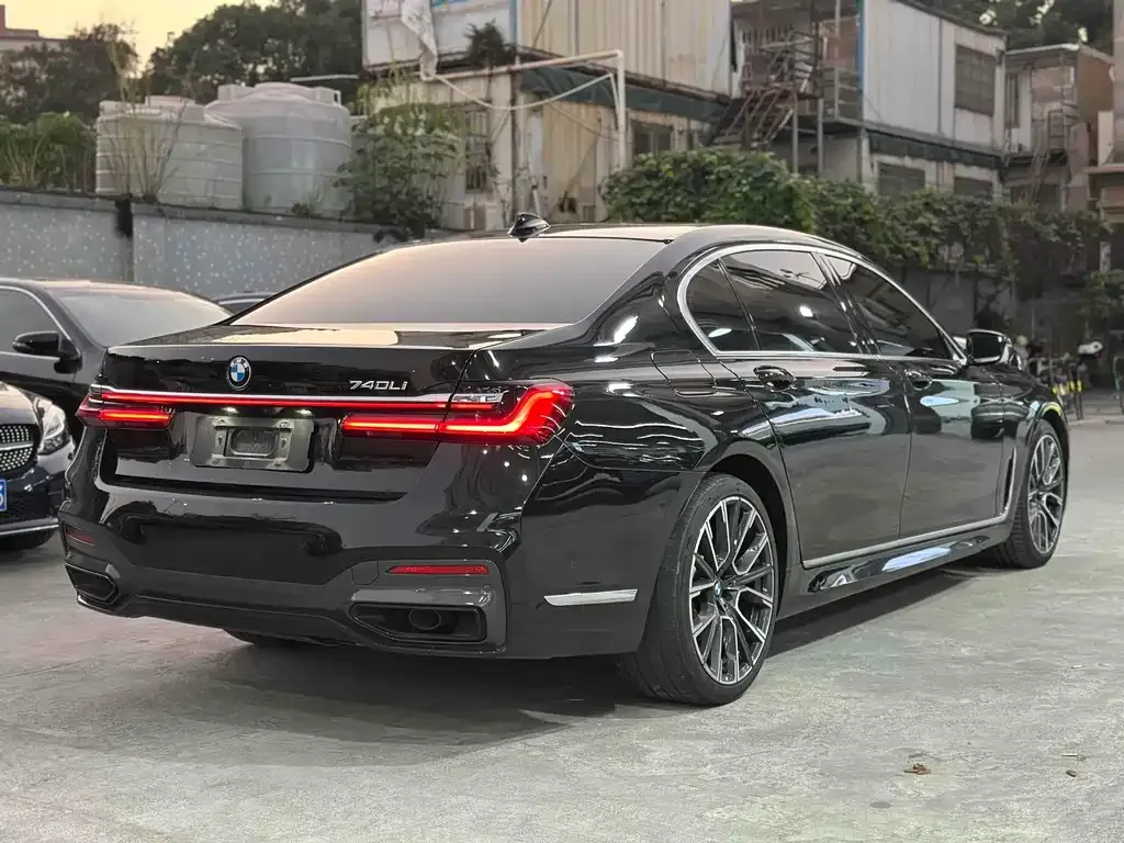 BMW 7 Series — фото 4