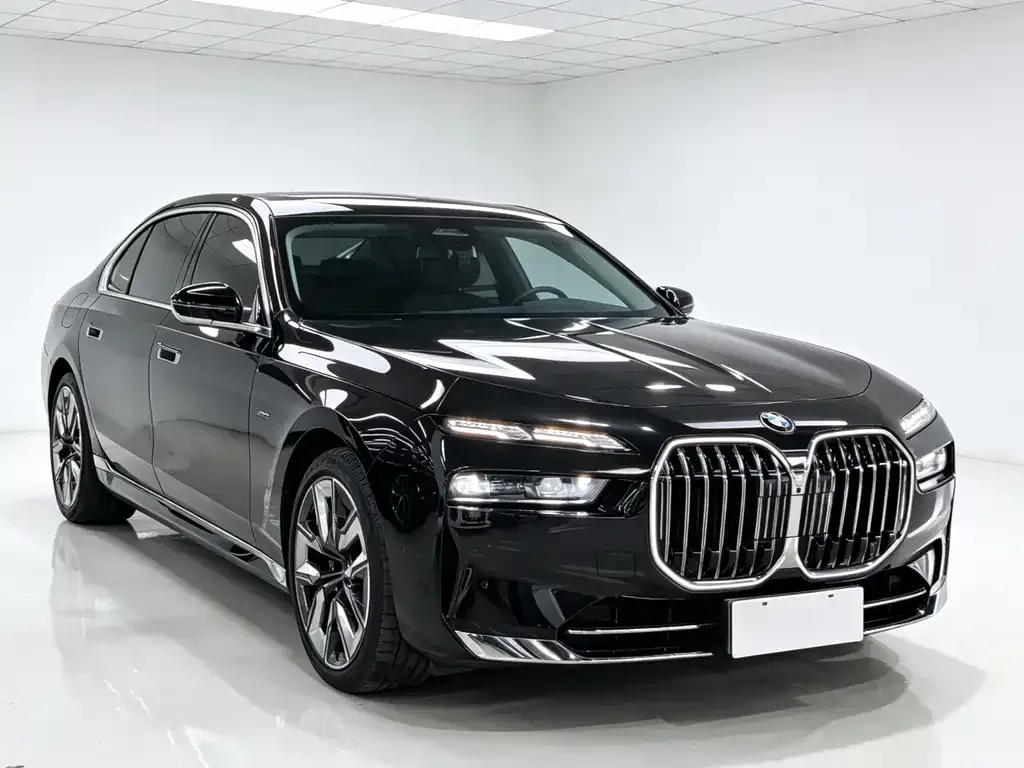 BMW 7 Series — фото 1