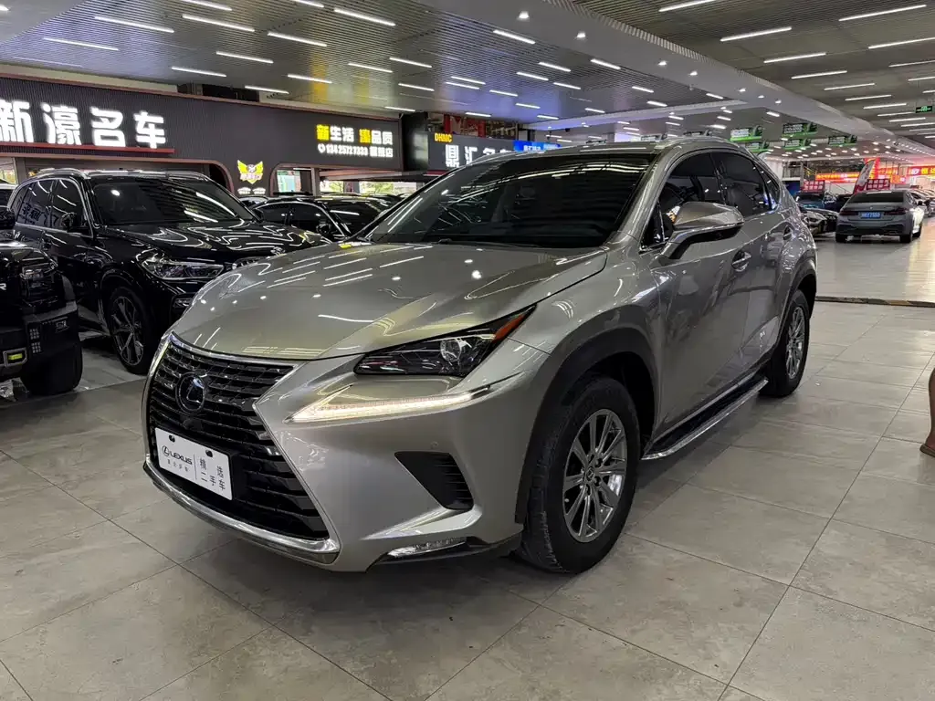 Lexus NX — фото 1