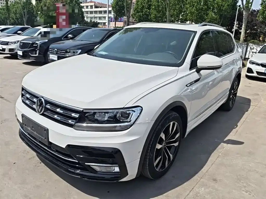 Volkswagen Tiguan L — фото 1