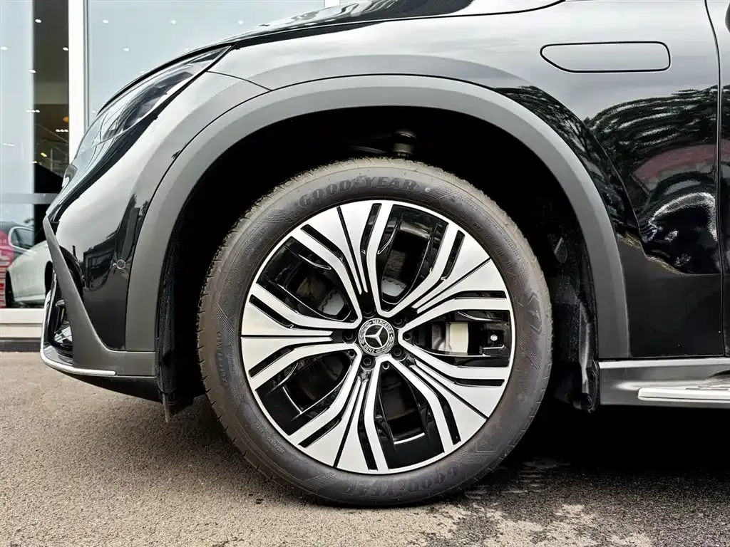 Mercedes-Benz EQE SUV — фото 6