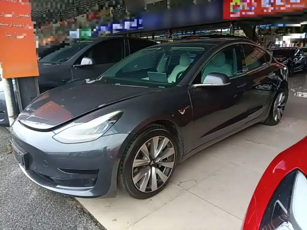 Tesla Model 3 — фото 8