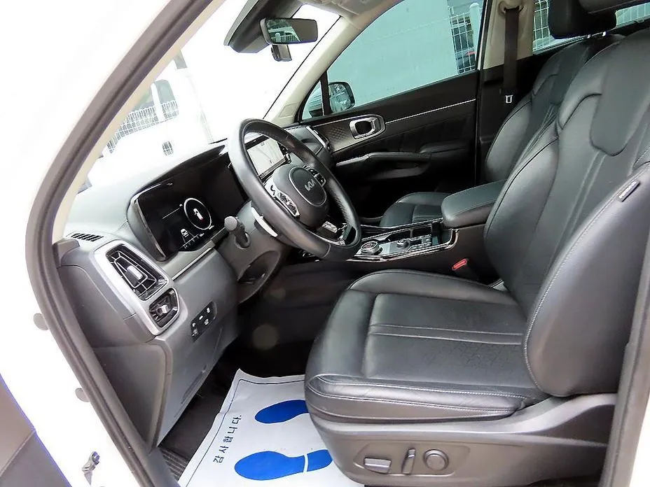 Kia Sorento — фото 8
