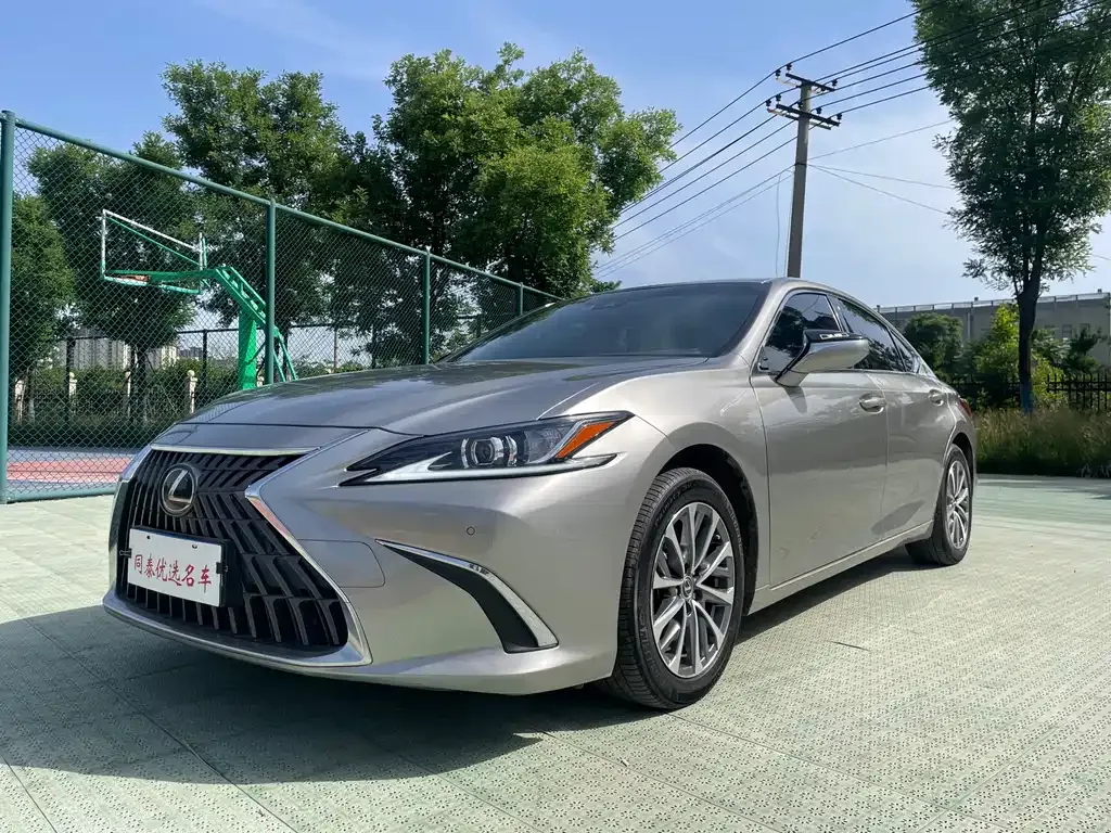 Lexus ES — фото 1