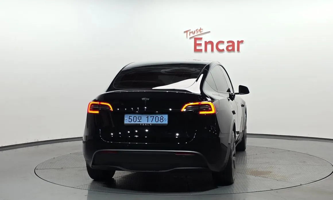 Tesla Model Y — фото 9