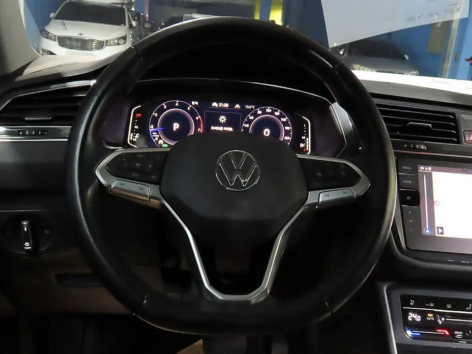 Volkswagen Tiguan — фото 10