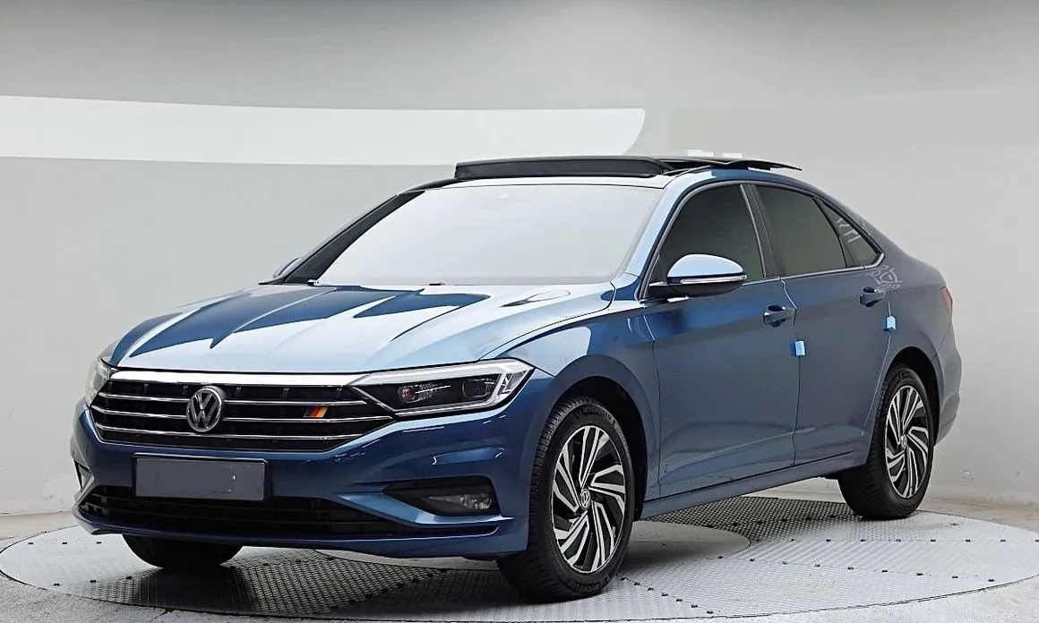 Volkswagen Jetta — фото 1