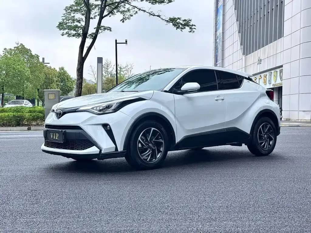 Toyota C-HR — фото 1