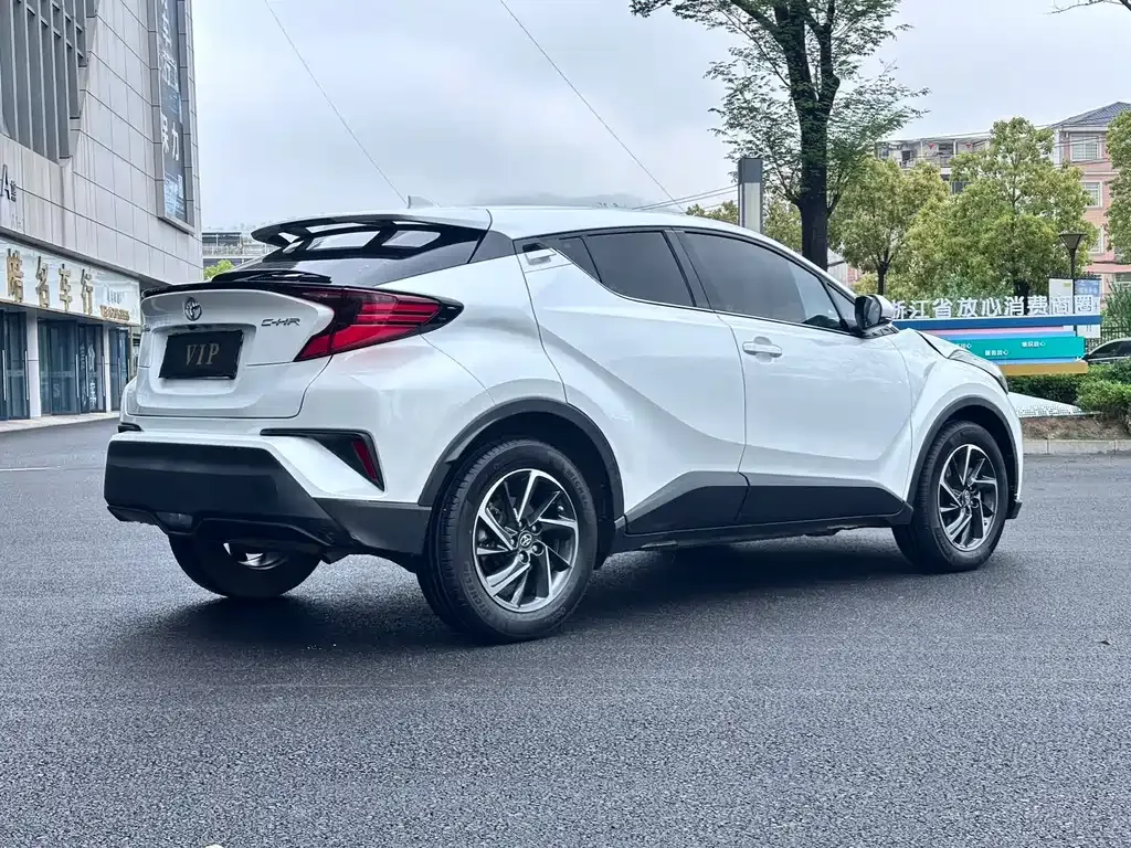 Toyota C-HR — фото 7