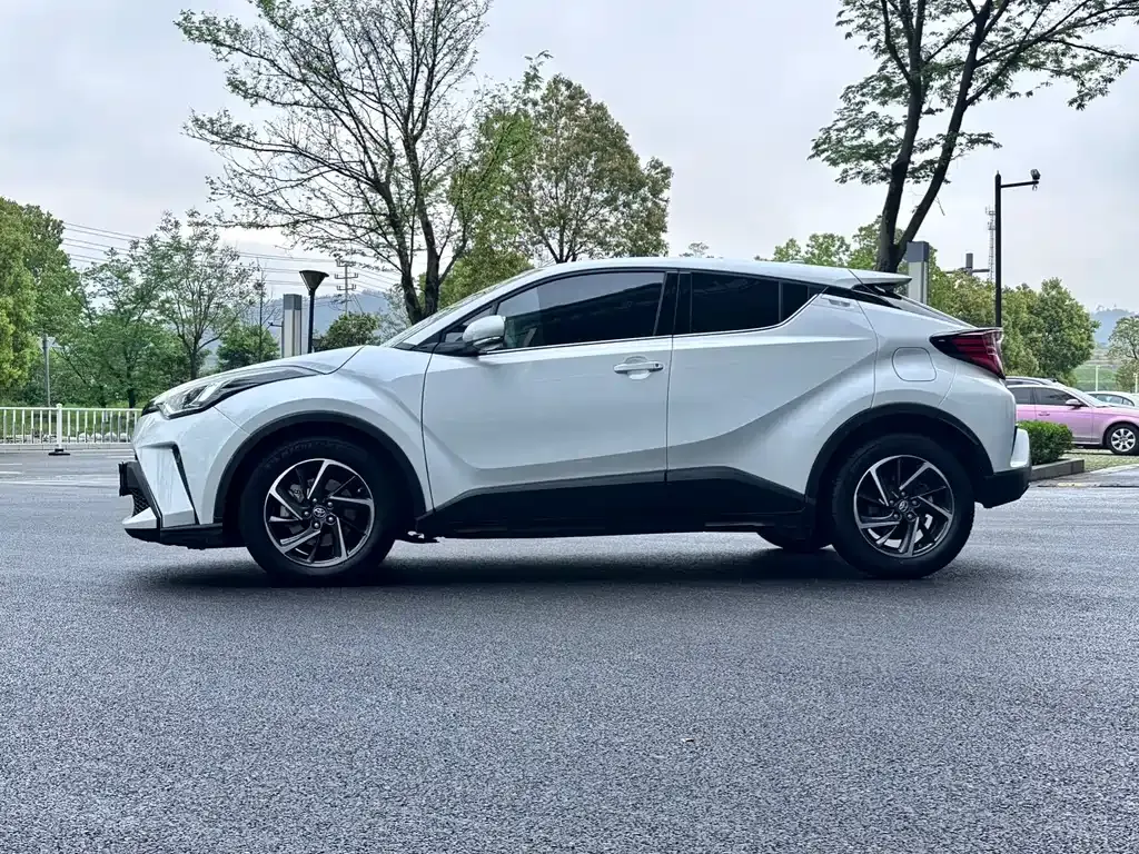 Toyota C-HR — фото 9