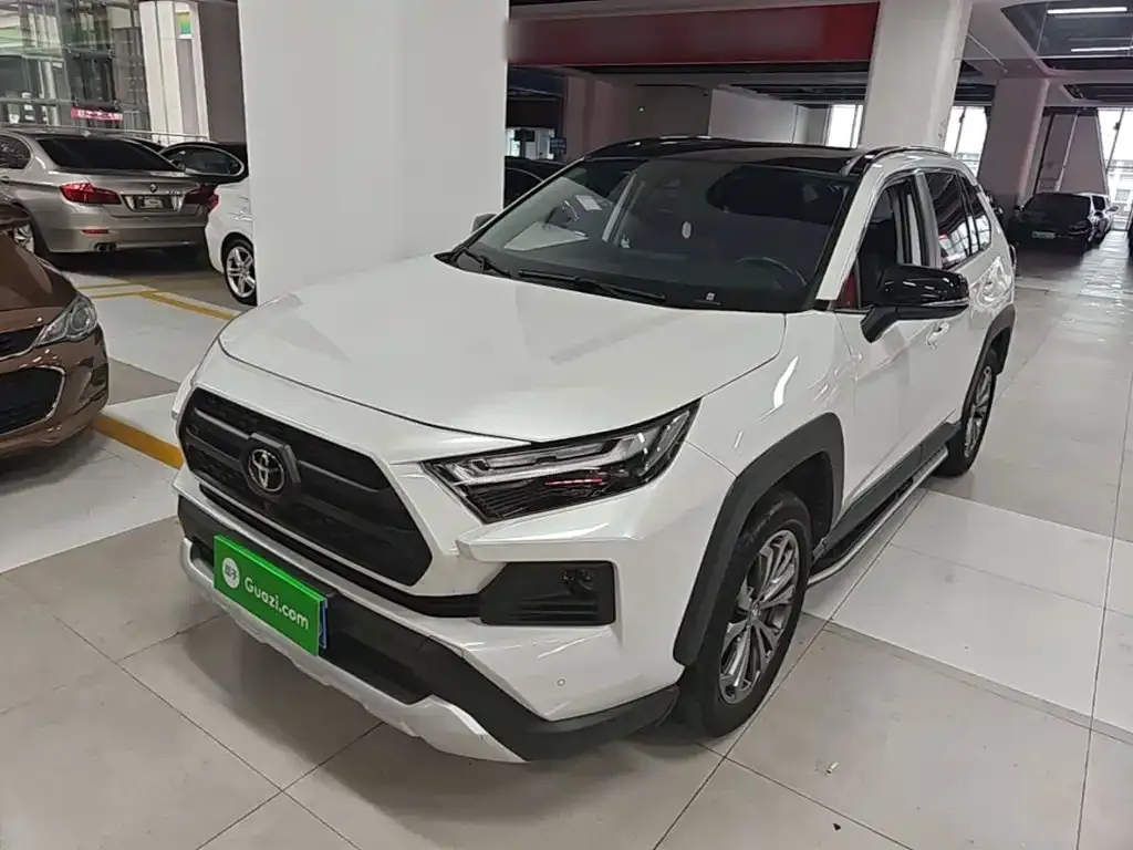 Toyota RAV4 — фото 1