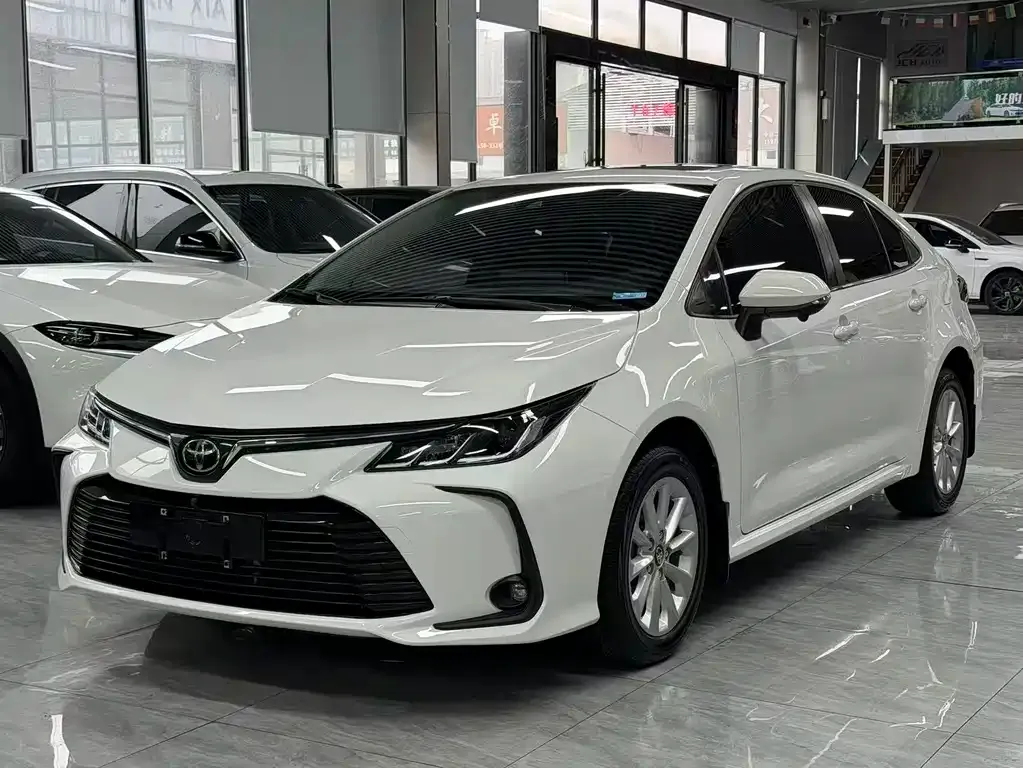 Toyota Corolla — фото 1