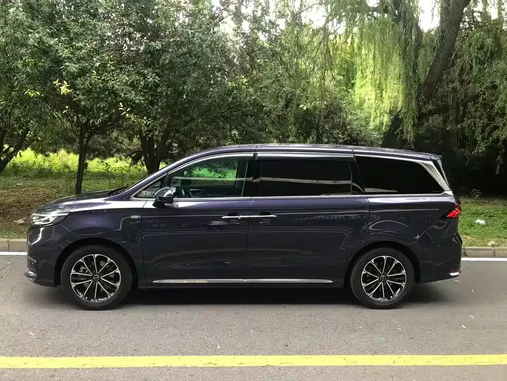 Roewe iMAX8 — фото 10