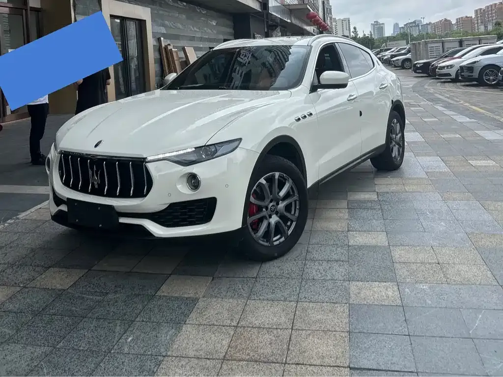 Maserati Levante — фото 1