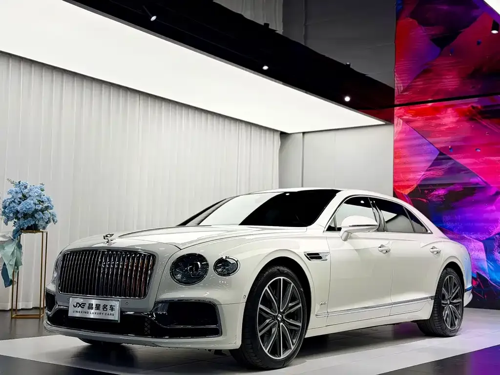 Bentley Flying Spur PHEV — фото 1