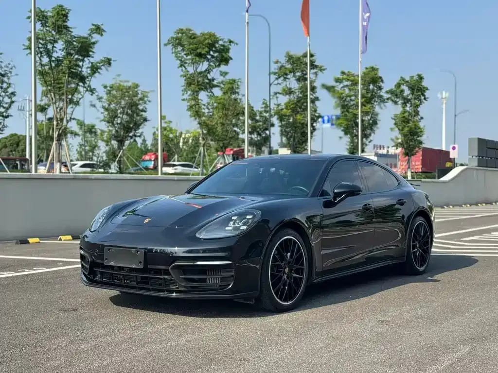 Porsche Panamera — фото 1