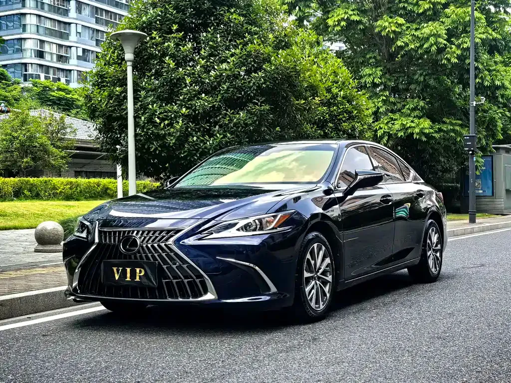 Lexus ES — фото 1