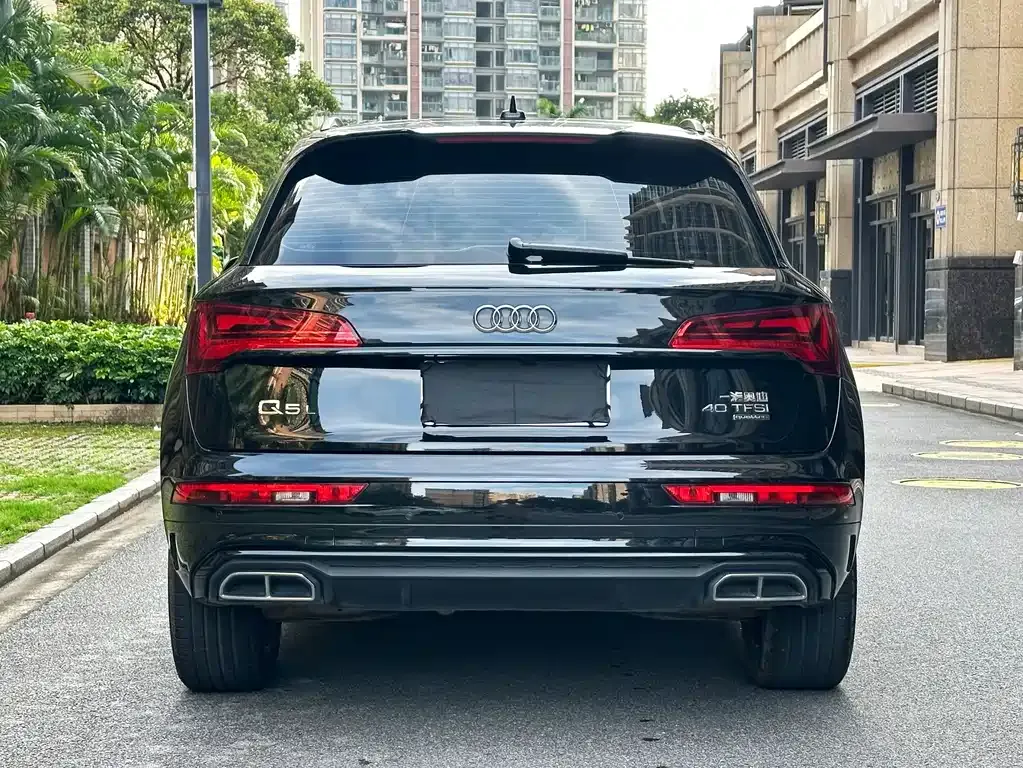 Audi Q5L — фото 8