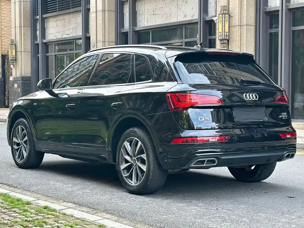 Audi Q5L — фото 10