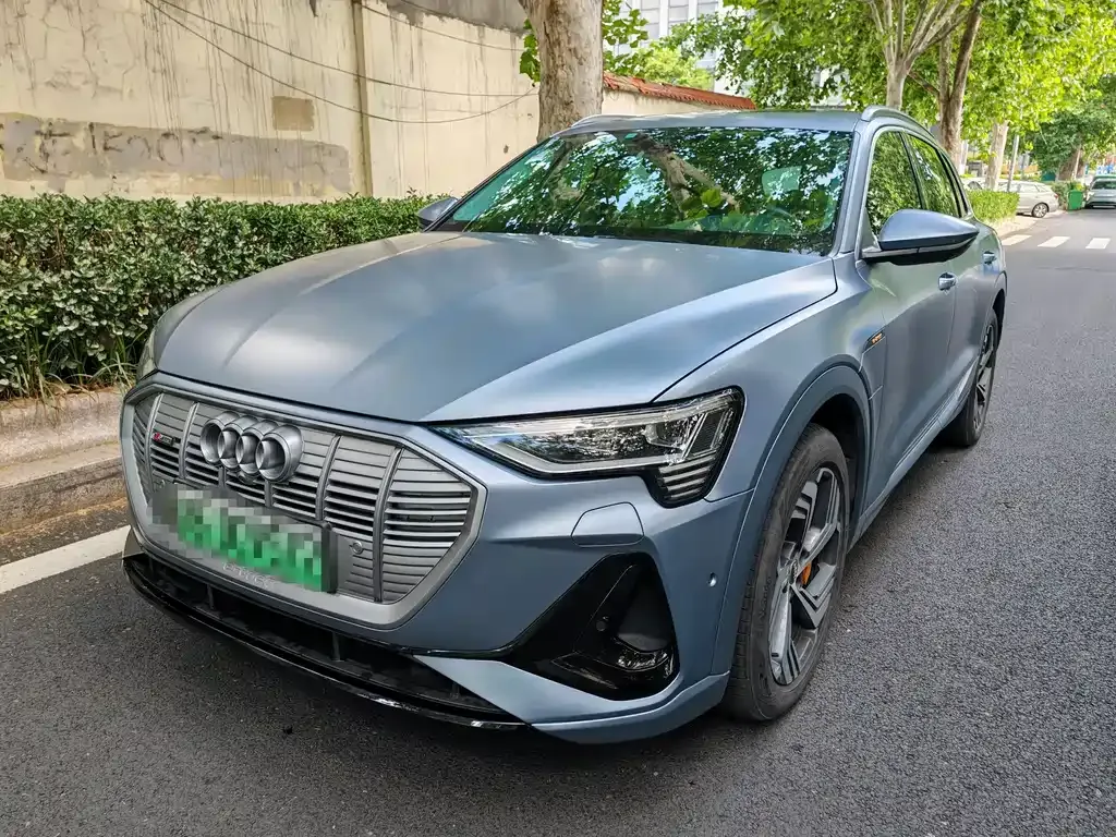 Audi e-tron — фото 1